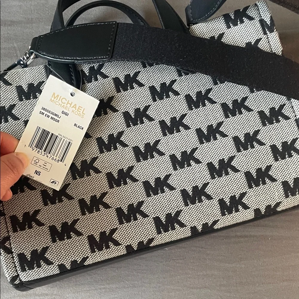 Michael Kors Black and Grey GiGi Small Messenger Bag - Picture 7 of 8